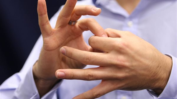 لغة الإشارة