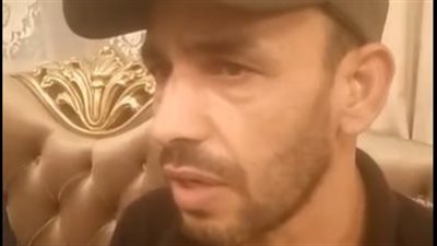 حارس عقار تعدى عليه شقيق اللاعب عمرو زكي بسبب لهو الصغار: ضرب عيالي واتهجم عليا بمطواه|بث مباشر 