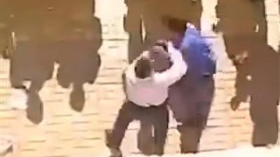 اليوم.. أولى جلسات محاكمة عاطل بتهمة حيازة سلاح ناري والشروع في قتل صديقه في منطقة الزيتون