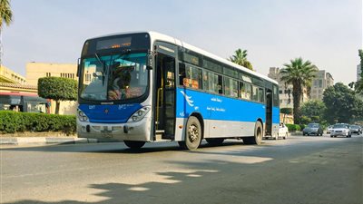النقل تطرح مناقصة لتشغيل أتوبيسات جديدة تربط الجيزة بالقاهرة الكبرى
