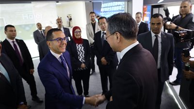 وزير الاستثمار يضع حجر الأساس للمرحلة الثانية لمجمع هاير الصناعي بالعاشر من رمضان