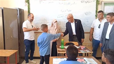 محافظ شمال سيناء يتفقد مدارس مدينة نخل بوسط سيناء