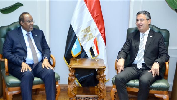 وزير التموين يلتقي