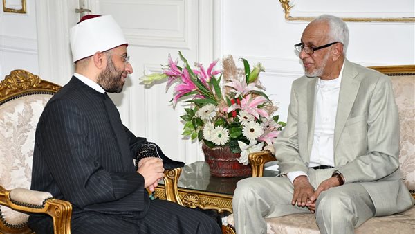 وزير الأوقاف يستقبل