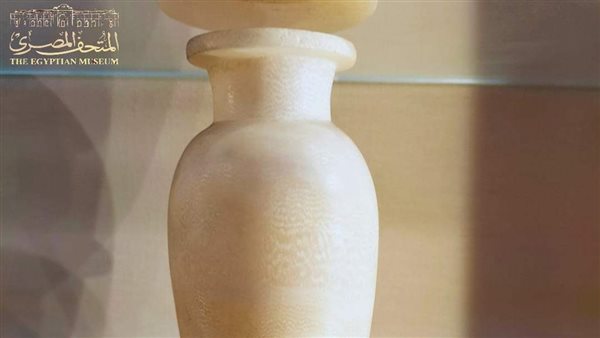 مجموعة لأواني حجرية