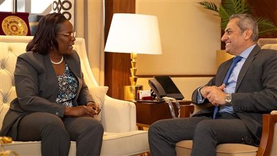 رئيس شركة العاصمة يستقبل نائبة وزير خارجية زامبيا لبحث إجراءات نقل سفارتهم لمقرها الجديد