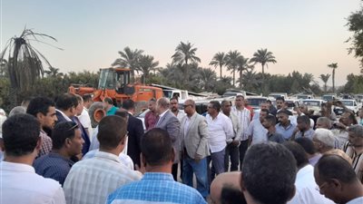 بسلاح أبيض.. تفاصيل التعدي على رئيس مركز أبو النمرس لتنفيذه قرار إزالة بأرض زراعية