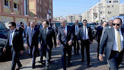 ضمن جولته بمدارس السلام.. زيارة مفاجئة لرئيس الوزراء لمدرسة محمد متولي الشعراوي الإعدادية بنين