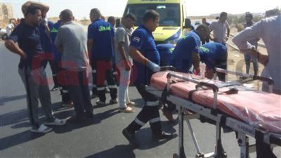 مصرع شخص وإصابة 5 آخرين في تصادم سيارة ملاكي وميكروباص بأكتوبر | صور