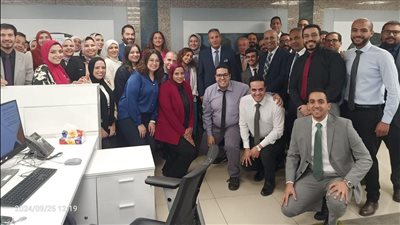 الإتربي يبدأ مهام عمله في البنك الأهلي بتفقد الإدارات ولقاء العاملين 