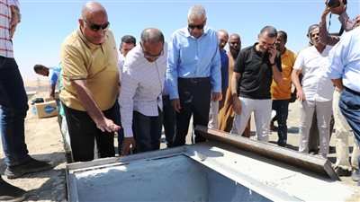 محافظ أسوان ونائب وزير الإسكان يتفقدان خزان أبو الريش العلوى بسعة 4 آلاف م3