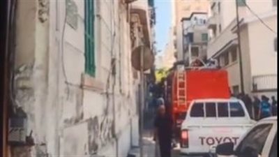 ماس كهربائي يتسبب في تفحم وحدة سكنية بالإسكندرية| بث مباشر 
