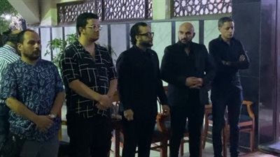 بدء عزاء الشقيق الأكبر للفنان إيساف بمسجد آل رشدان | بث مباشر