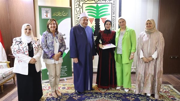 تكريم أوائل شهادات