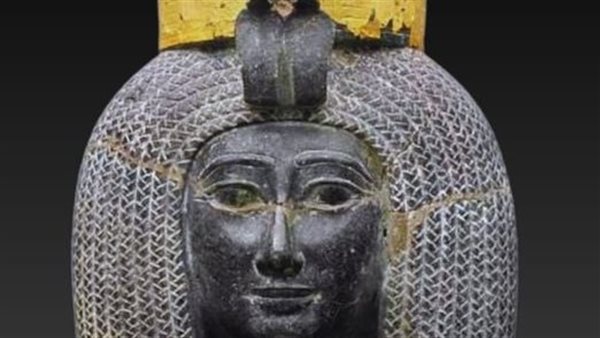  تمثال الملكة إيزيس