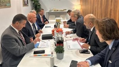 منها توريد 55 قطارا للخط الأول للمترو.. الوزير يبحث توطين صناعات النقل مع شركات عالمية