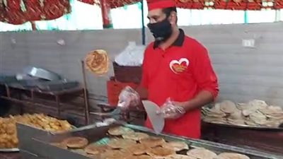 حواوشي ولحوم.. مطبخ الحاجة عزيزة الخيري بإمبابة يجهز 3 آلاف وجبة على روح نجل الفنان إسماعيل الليثي| بث مباشر 