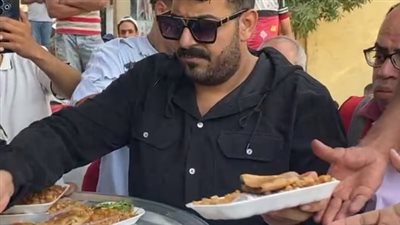 الفنان إسماعيل الليثي يوزع 3000 وجبة على روح ابنه ضاضا.. وزوجته تنهار بالبكاء| بث مباشر 