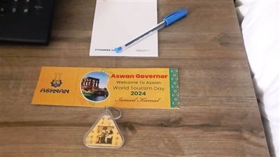 بمناسبة يوم السياحة العالمي.. محافظ أسوان يوجه بتوزيع هدايا تذكارية لنزلاء المراكب السياحية والفنادق