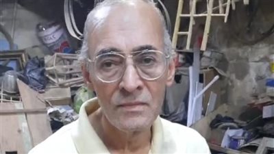 نجار يُبدع في النحت على الخشب بالمنيا: ورثت المهنة عن والدي.. وكل الفنانين عاجبهم شغلي| بث مباشر