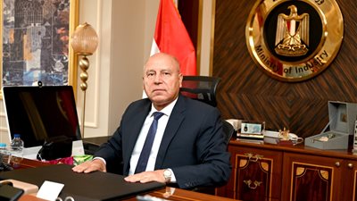 كامل الوزير يلتقي المستثمرين الصناعيين بقنا لحل مشاكلهم غدا