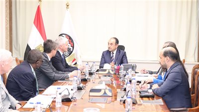 وزير قطاع الأعمال لمسئولي البنك الدولي: وضع استراتيجية شاملة لتعظيم عوائد أصول الدولة