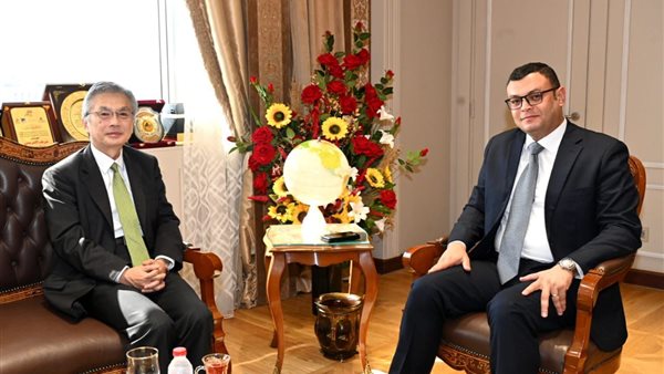 وزير الإسكان والسفير