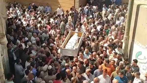 الآلاف يشيعون 3 جثامين