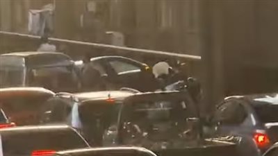 تكدس مروري أعلى محور صفط اللبن بسبب تصادم 3 سيارات 