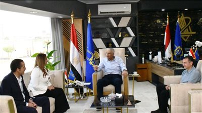 محافظ أسوان يستعرض آليات العمل برؤية وفكر جديد لزيادة معدلات الحركة السياحية