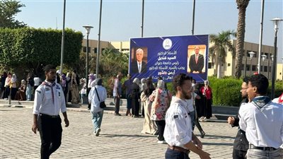 مع أول يوم الدراسي.. بدء توافد طلاب جامعة حلوان على الحرم الجامعي| صور 