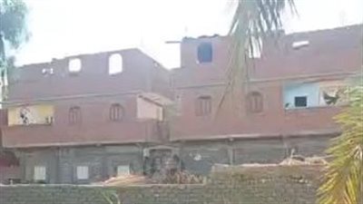 4 أشقاء يزينون منزلهم بشعاري الأهلي والزمالك في قنا: منعرفش التعصب وبنتفرج مع بعض| بث مباشر 