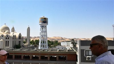 محافظ أسوان يفتتح مشروع الهوية البصرية أعلى خزان مياه الشرب