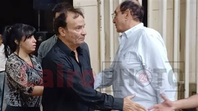 أسماء أبو اليزيد وحمدي الوزير أبرز الحضور في عزاء شقيق المخرج مجدي أحمد علي | بث مباشر