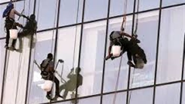 تنظيف الزجاج بالونش