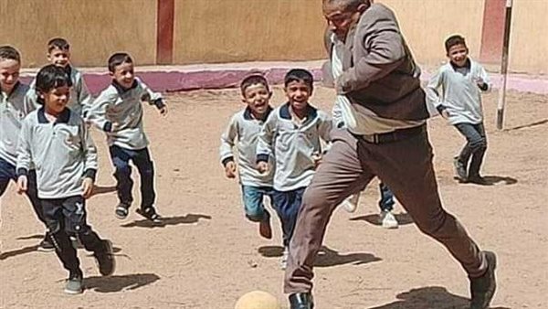  مدير المدرسة