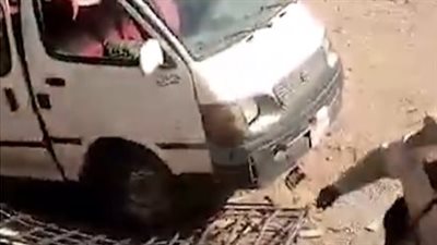 تفاصيل إصابة 14 شخصا إثر إنقلاب سيارة بطريق قنا الصحراوي| بث مباشر 