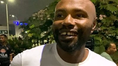 وصول لاعبي الزمالك مطار القاهرة بعد التتويج بالسوبر الإفريقي.. وأحد المشجعين: شيكابالا قالي انت شبهي | بث مباشر