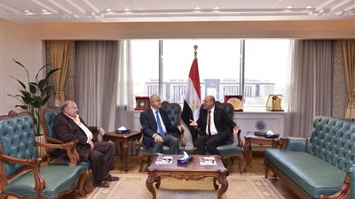 وزير العمل يبحث مع رئيس اتحاد الصناعات التدريب المهني وقانون العمل والحد الأدنى للأجور 