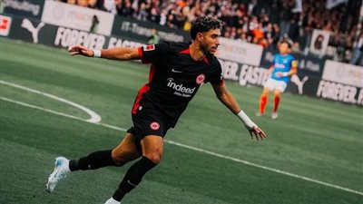 بعد التألق أمام هولشتاين.. مرموش يتصدر قائمة هدافي الدوري الألماني 