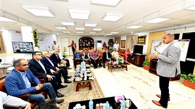 وزير الإسكان يوجه بسرعة إنهاء المشروعات بمدينة طيبة الجديدة