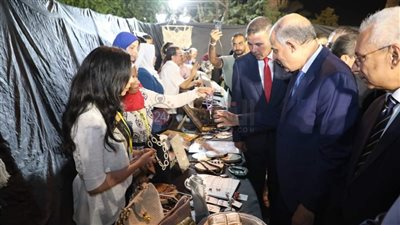 تابوت ورأس نفرتيتي.. المنيا تحتفل باليوم العالمي للسياحة بالمسرح الروماني المكشوف| صور وفيديو 