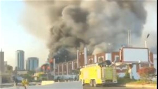 حريق هائل بمجمع تجارى