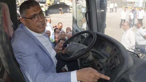  محافظ الجيزة داخل