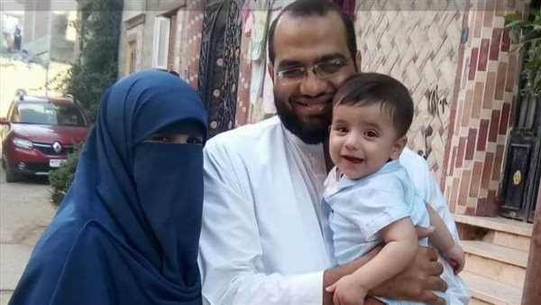 الطبيب وزوجته وابنتهما