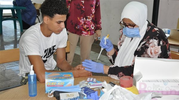 الكشف الطبي على الطلاب