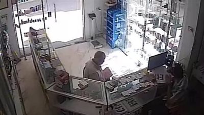 يُحصل أموالًا بزعم الغرامات.. صيادلة الإسكندرية تحذر من شخص يدعي انتسابه لهيئة الدواء| بث مباشر