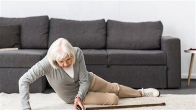 دراسة: السقوط المتكرر مرتبط بزيادة خطر الإصابة بالخرف بين كبار السن