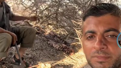 مواطن فلسطيني يستغيث من نُدرة الحطب في قطاع غزة