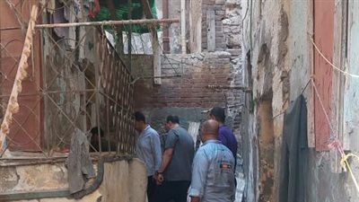 مصرع أم وابنها في انهيار منزل برأس التين بالإسكندرية.. وإخلاء السكان من المبنى المجاور 